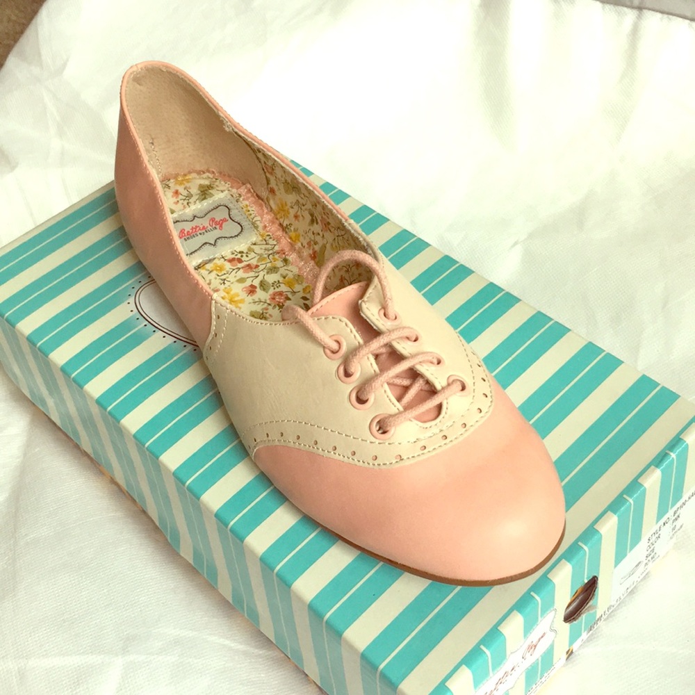 Bettie Page Oxford Flats size 10 NIB!
